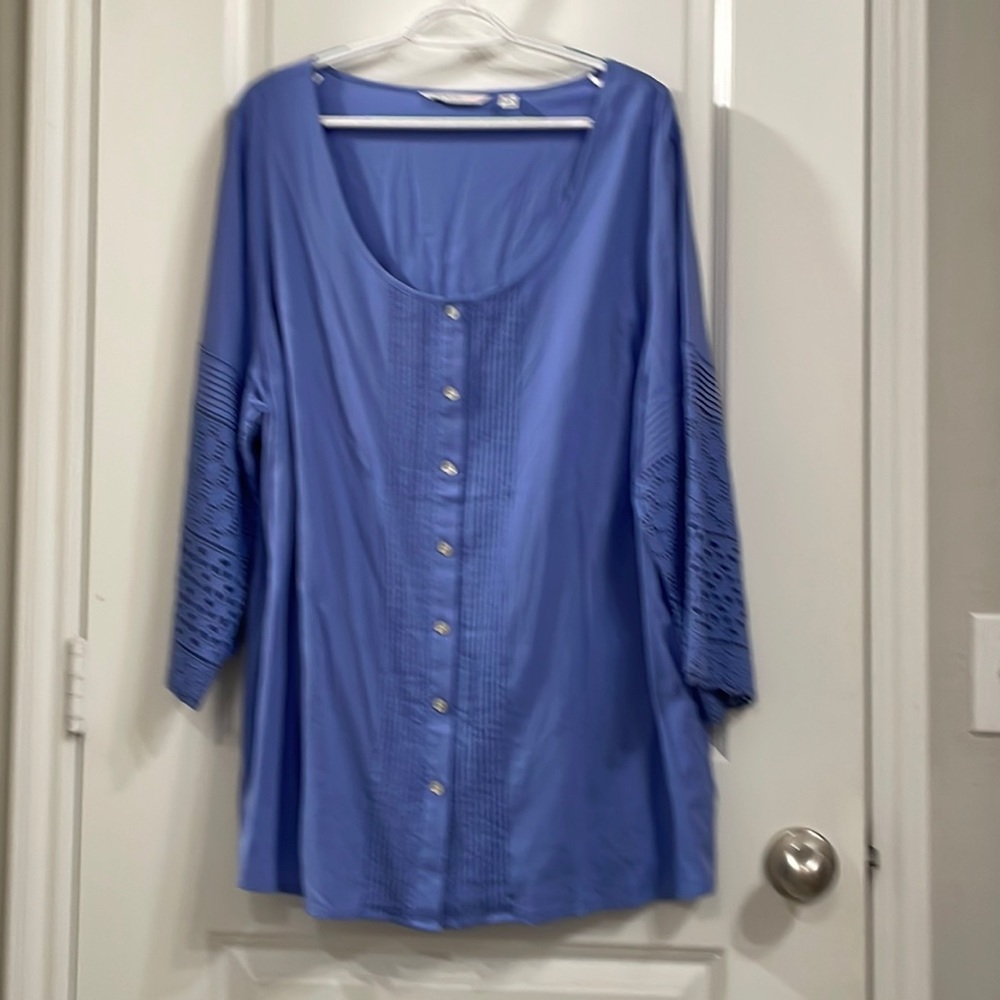 Isaac Mizrahi eyelet button down top